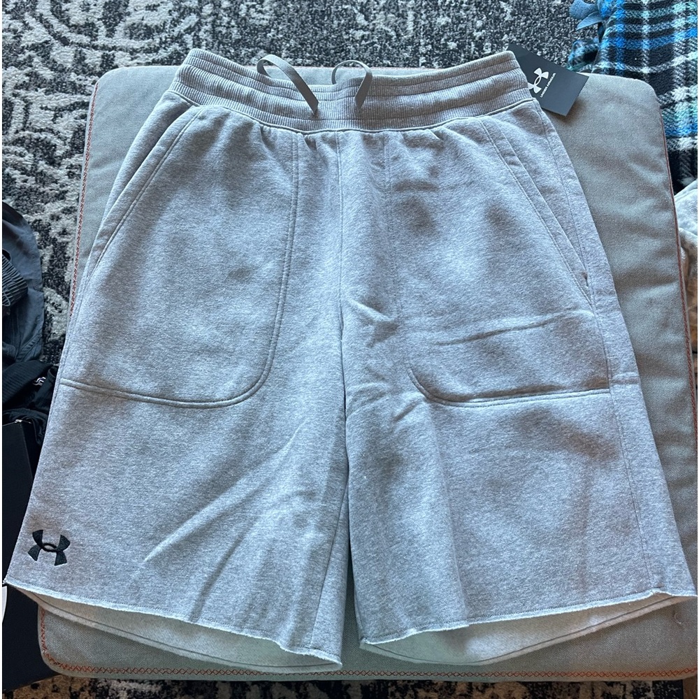 Under Armour gray soft sweat short size medium with pockets - new with tags !